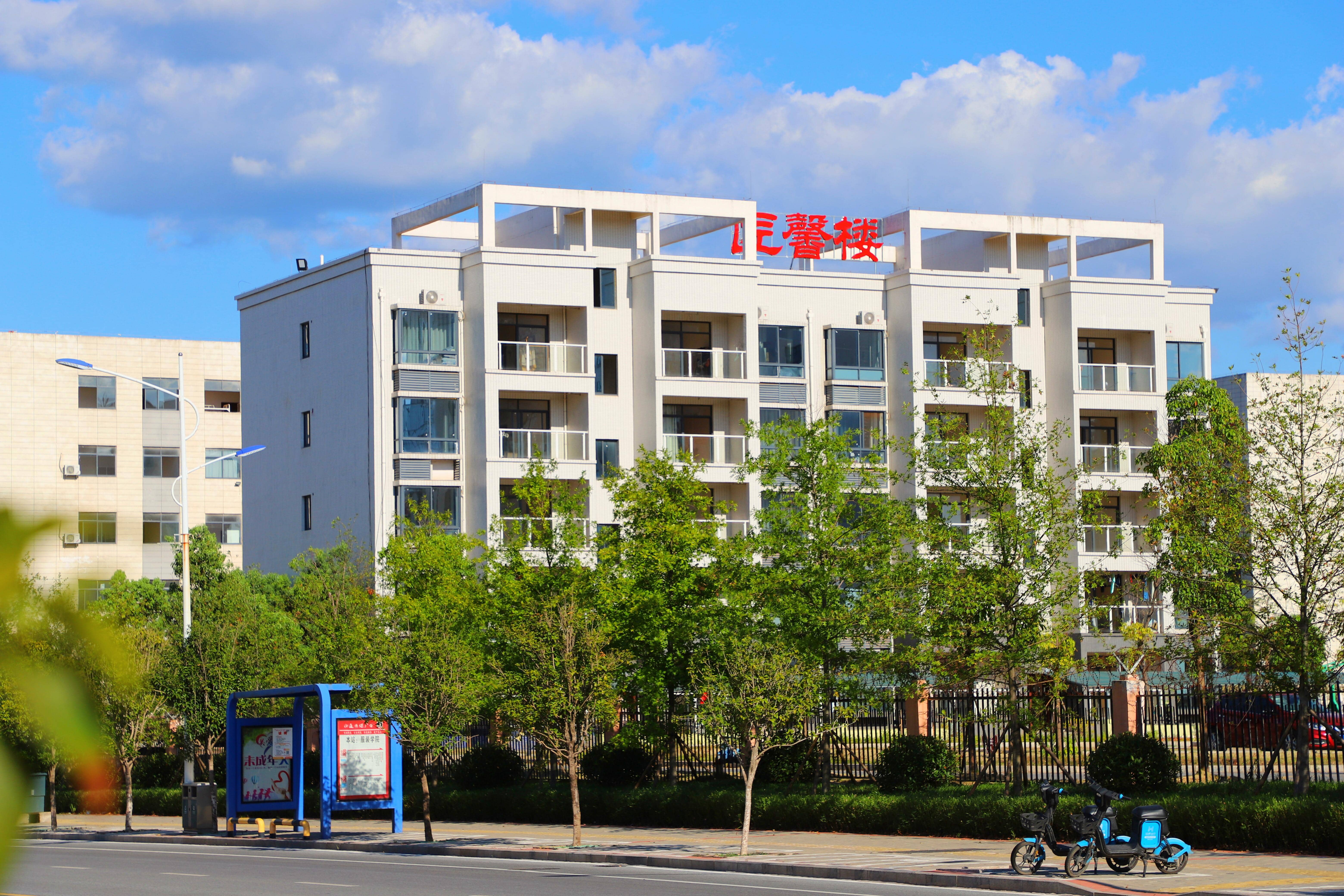 教师公寓外拍